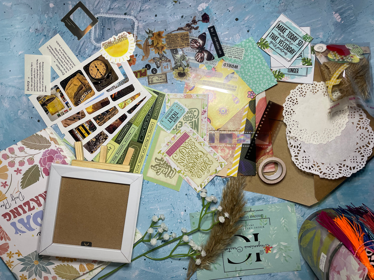 Frame the Feeling Kit – Boho & Pastel | Mini Frame with Easel & 6x8 Frame