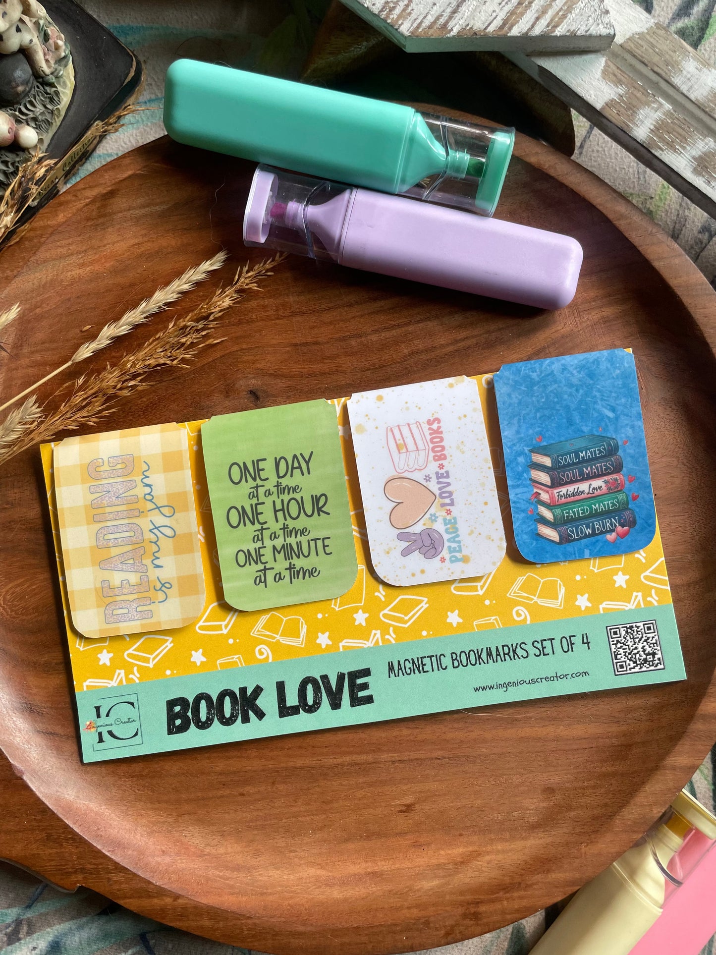 BOOK LOVE — Magnetic Bookmark Set of 4