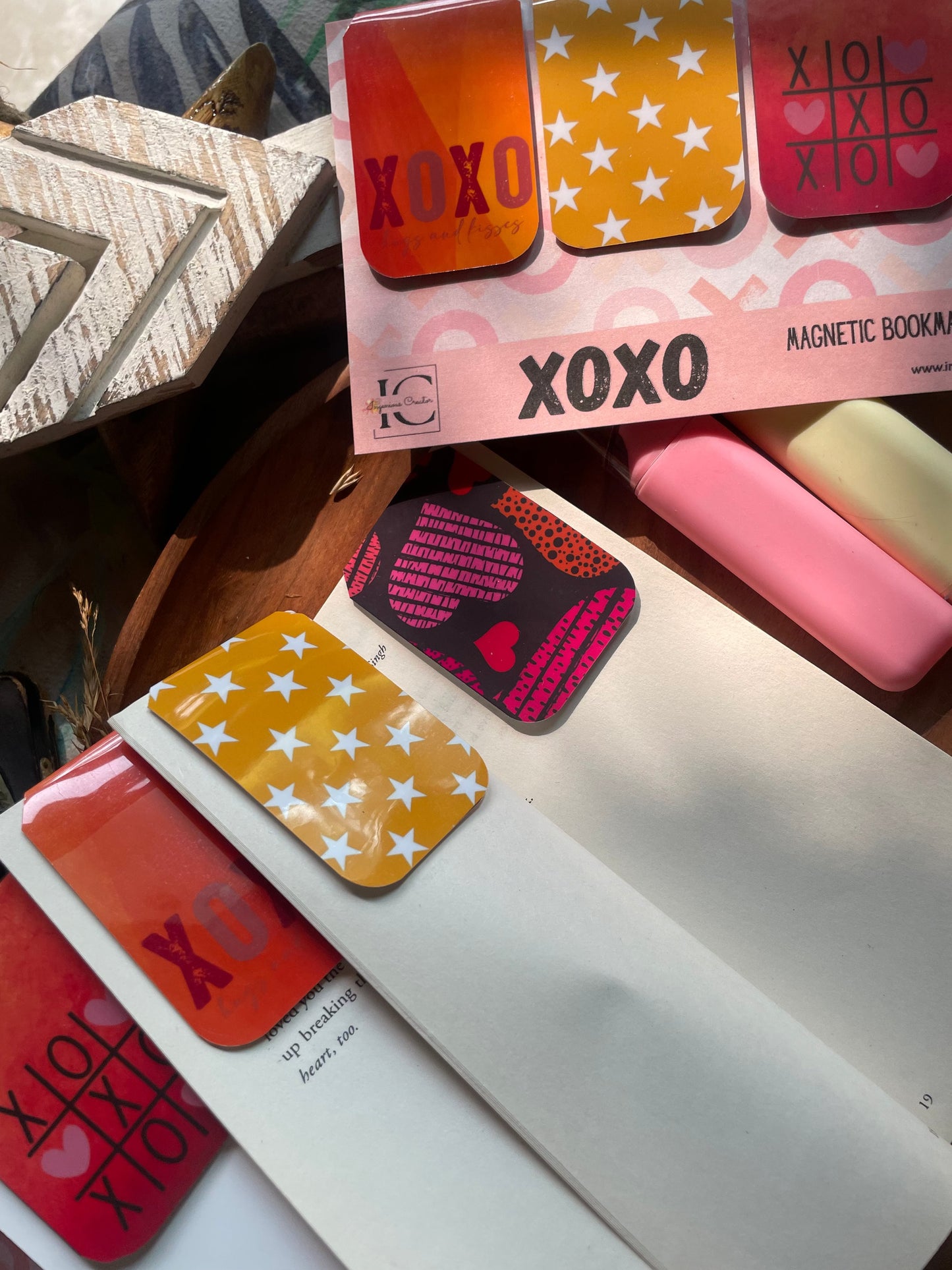 XOXO — Magnetic Bookmark Set (Pack of 4) 