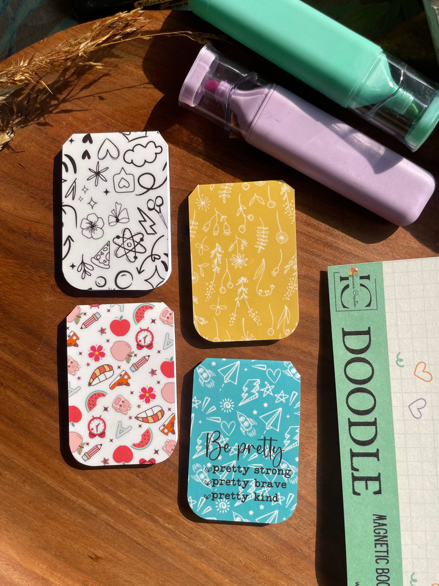 DOODLE — Magnetic Bookmark Set of 4 