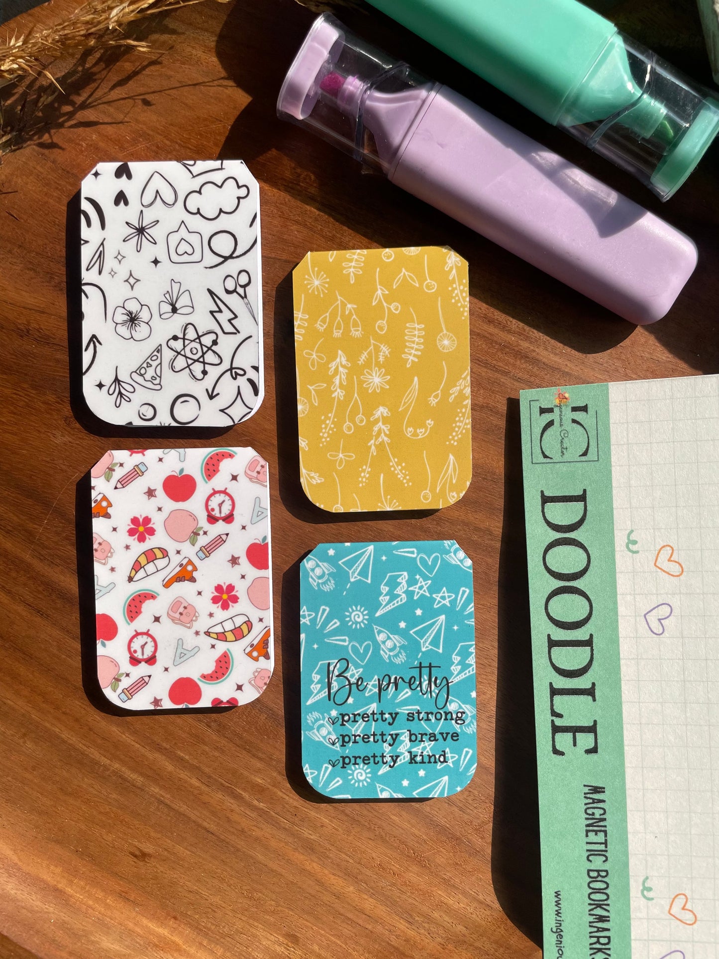 DOODLE — Magnetic Bookmark Set of 4 