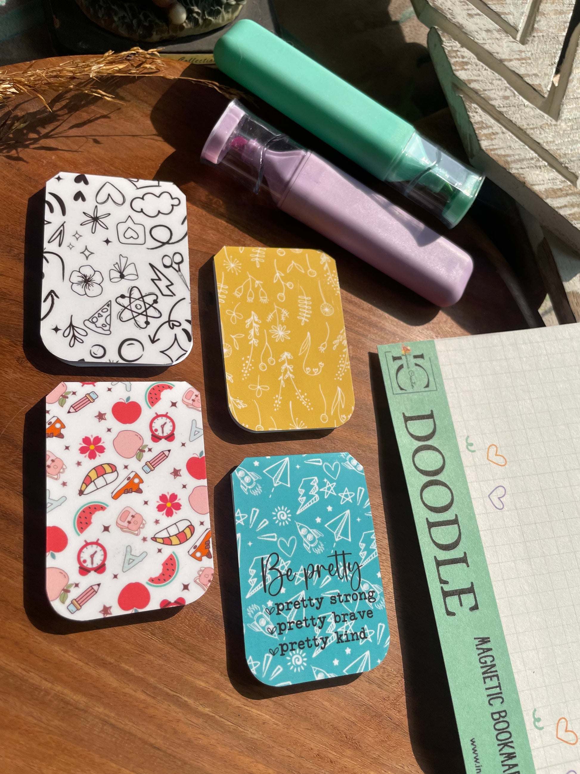 DOODLE — Magnetic Bookmark Set of 4 