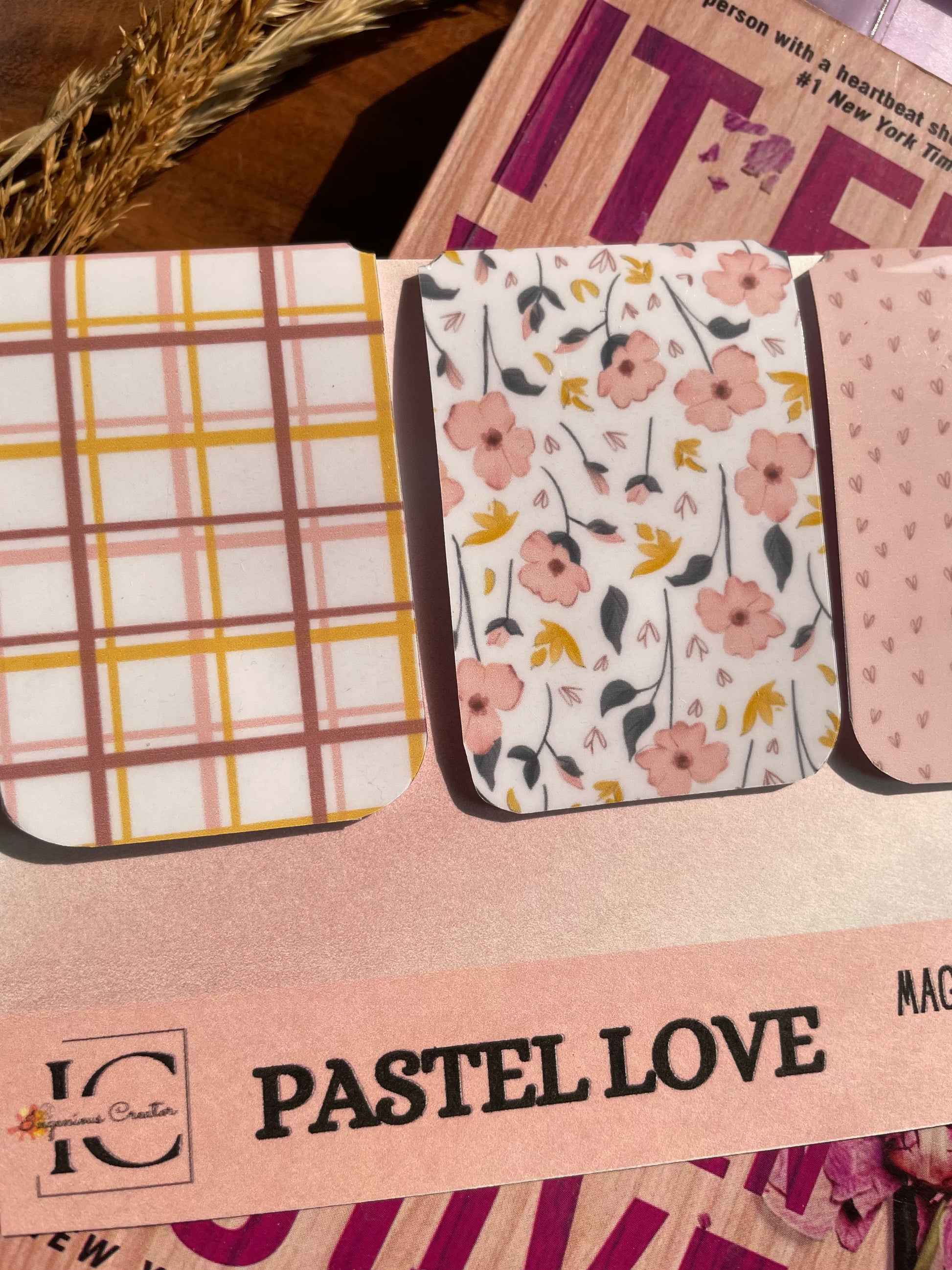 PASTEL LOVE — Magnetic Bookmark Set of 4 