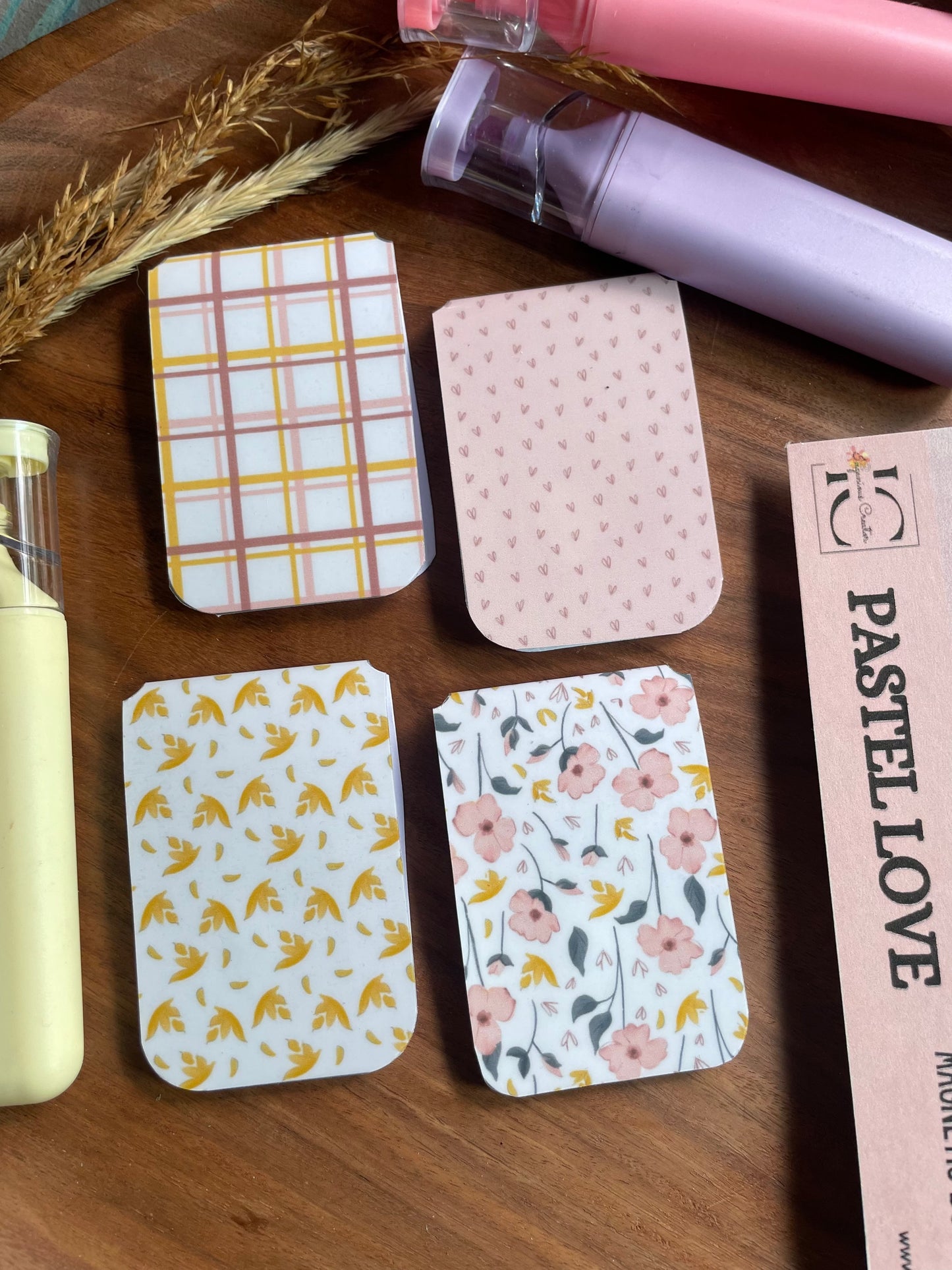 PASTEL LOVE — Magnetic Bookmark Set of 4 