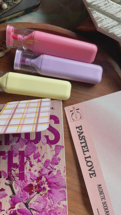 PASTEL LOVE — Magnetic Bookmark Set of 4